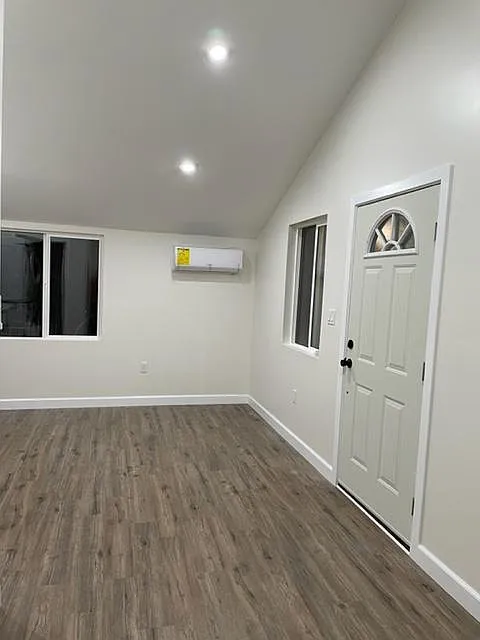 Studio, 300 sqft, $1,700 — Photo 2