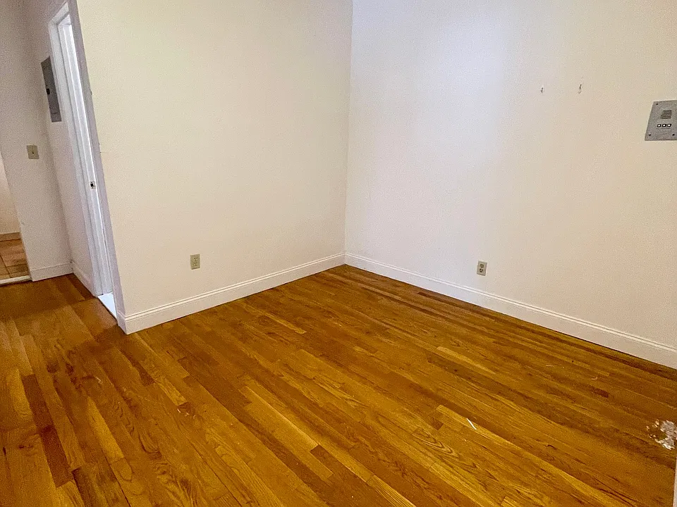 11 Scottfield Rd