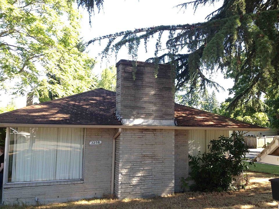 2nd image of 3258 NE 90th St