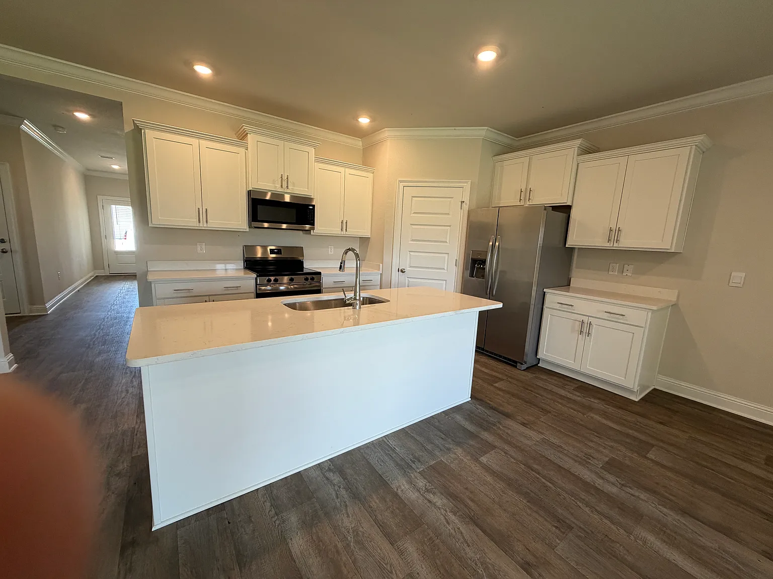4 bed, 2031 sqft, $2,400 — Photo 2