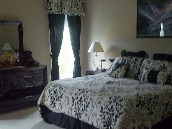 5th image of 5048 Lake Forest Dr