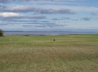 6128 N Bayshore Rd, Oconto, WI 54153