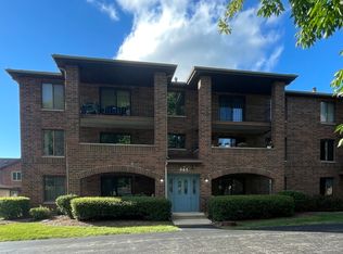 465 Valley Dr APT 302, Naperville, IL 60563