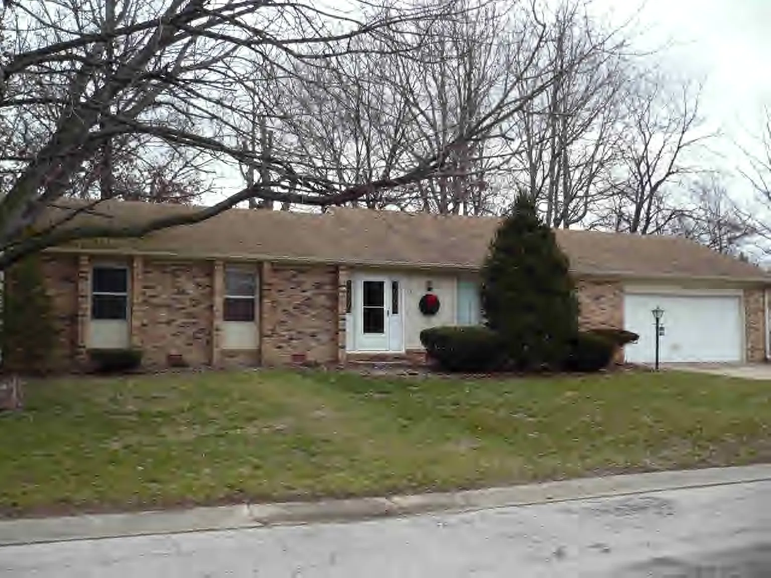3211 Suncrest Dr photo 1