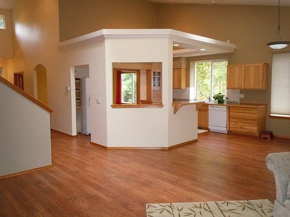 4th image of 510 Partridge Dr W