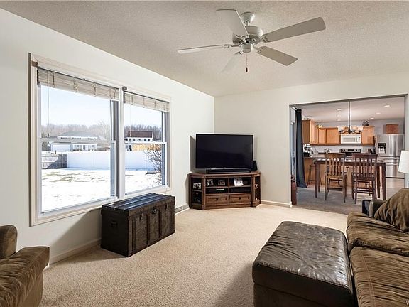 2nd image of 2253 Winterberry Dr
