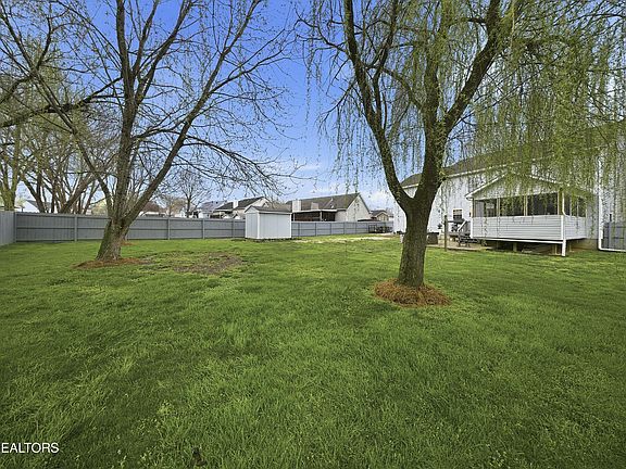 5th image of 541 Bushwood Dr