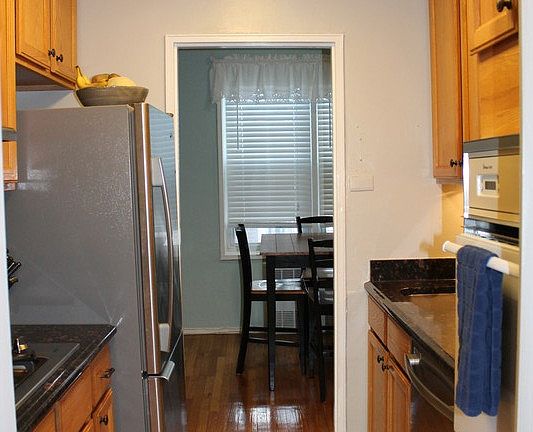 4th image of 410 E Broadway APT 7S
