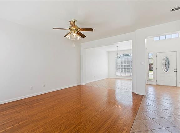 5th image of 1106 W Black Locust Dr