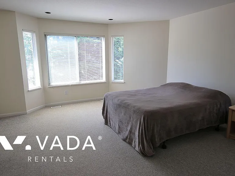 1572 Salal Cres — Photo 18