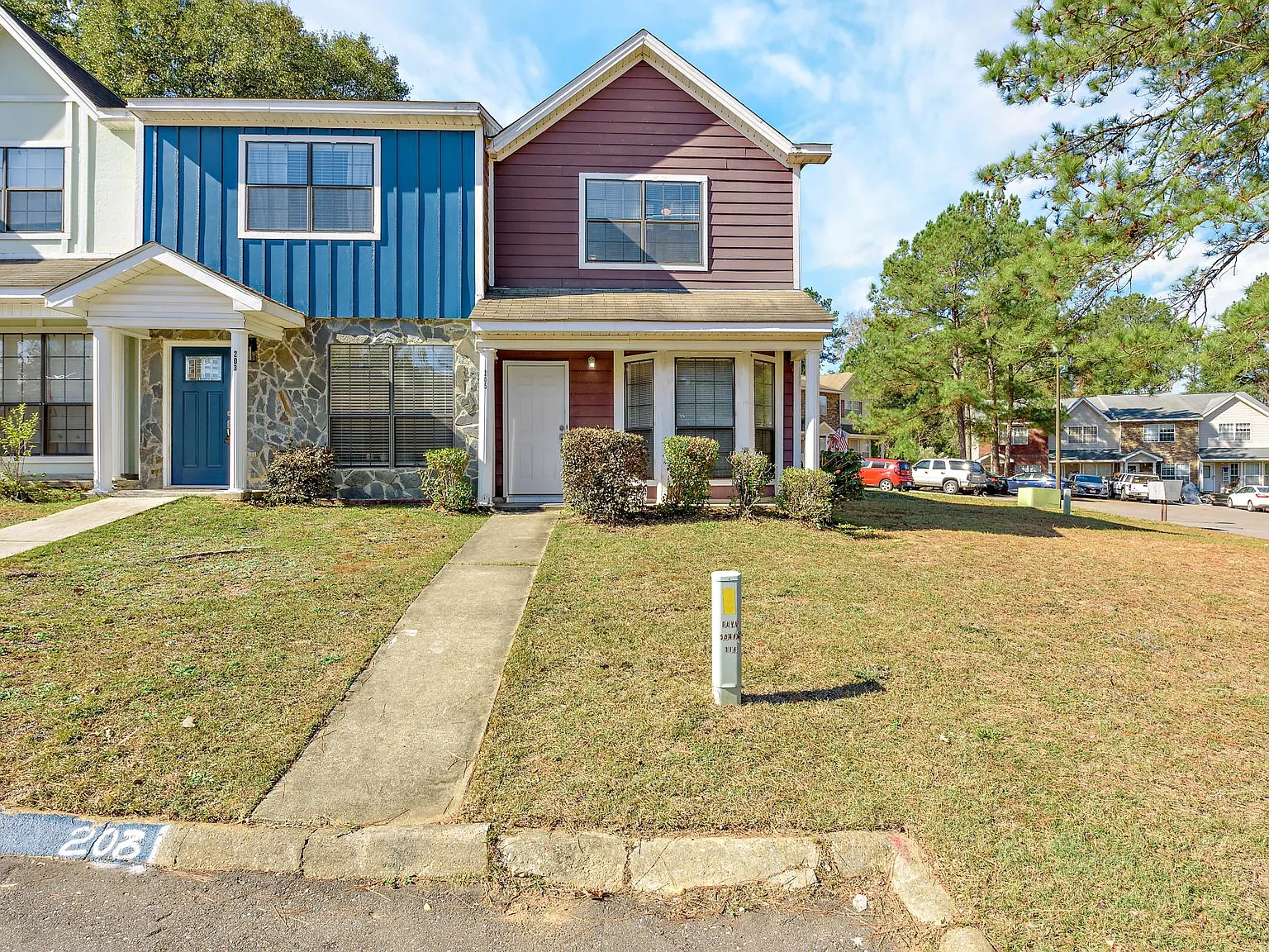 205 Lakeview Dr — Photo 2