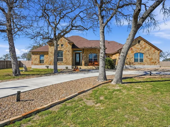 109 Bucks Ln, La Vernia, TX 78121