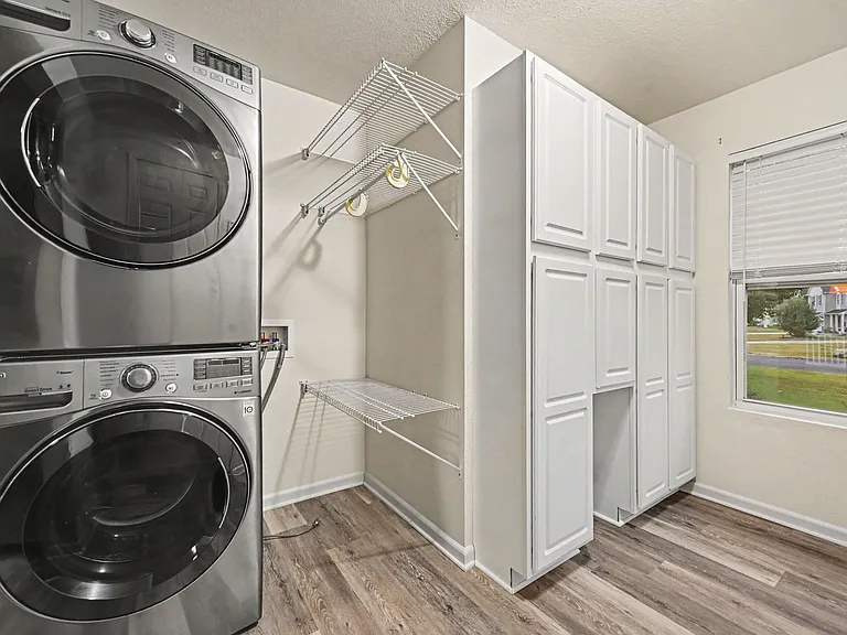 352 Laurel Wood St — Photo 15