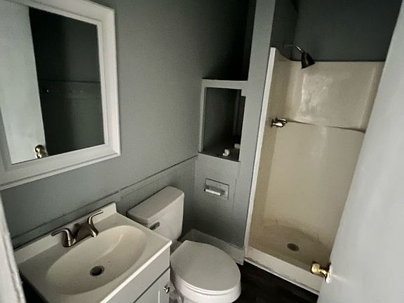 3rd image of 1370 Glover St