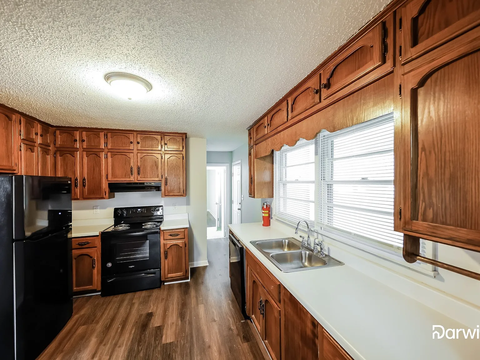 3 bed, 1.5 bath, 1300 sqft, $1,570 — Photo 4