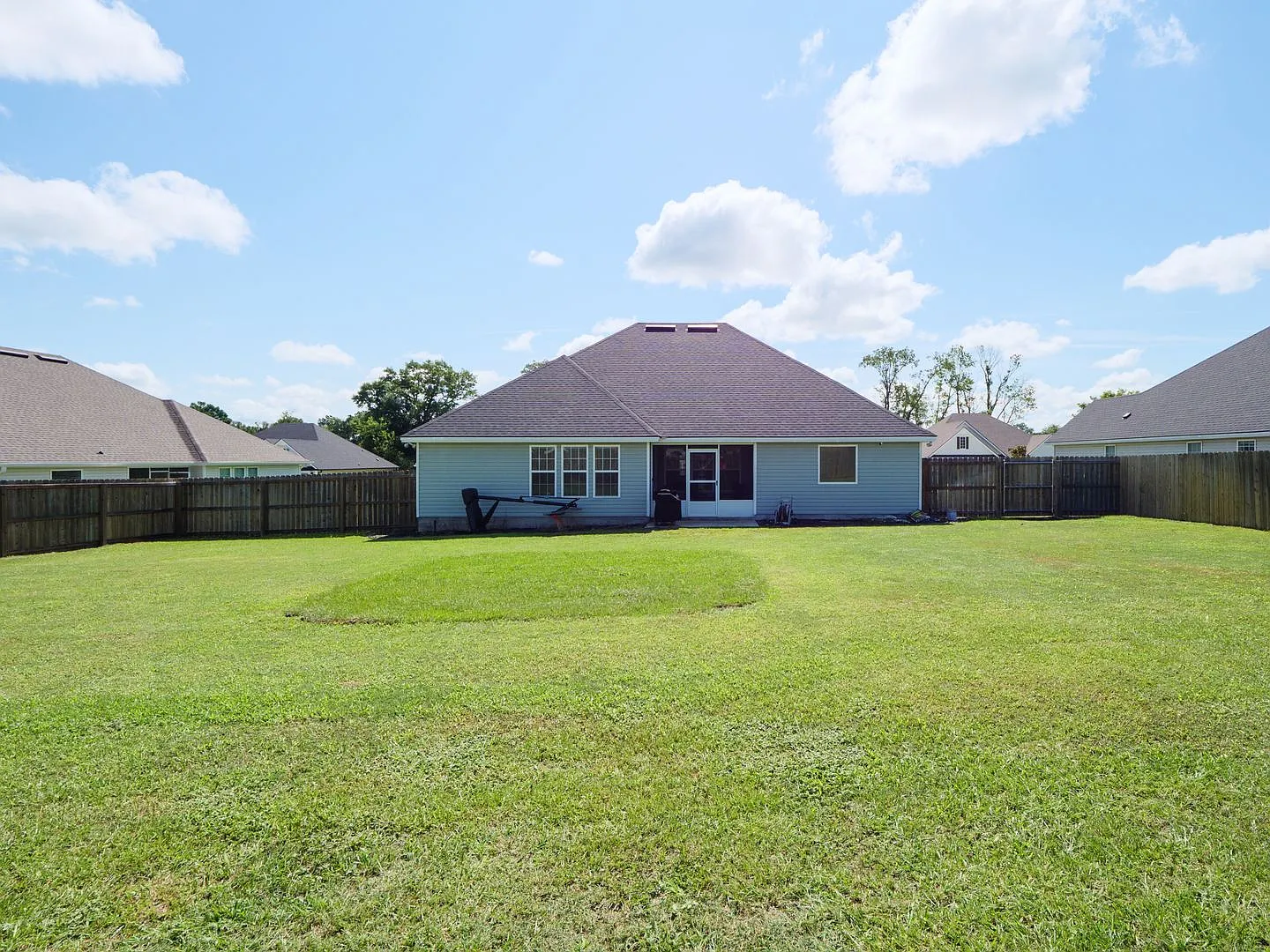 3960 Landings Cir — Photo 3
