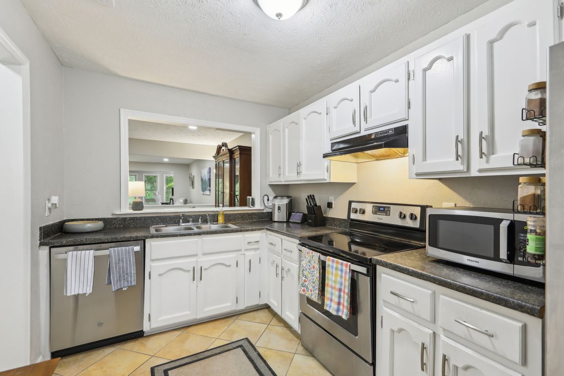 Stillwater Dr-2904-013.jpg