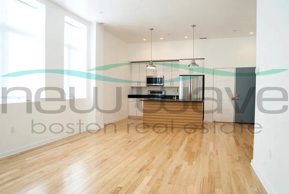 2 bed, 900 sqft, $4,500 — Photo 1