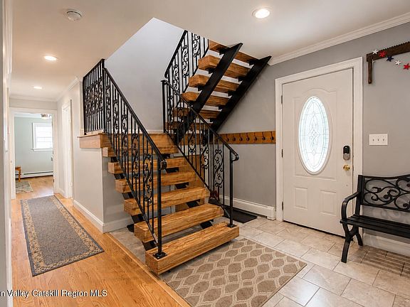 3rd image of 29 Maple Avenue