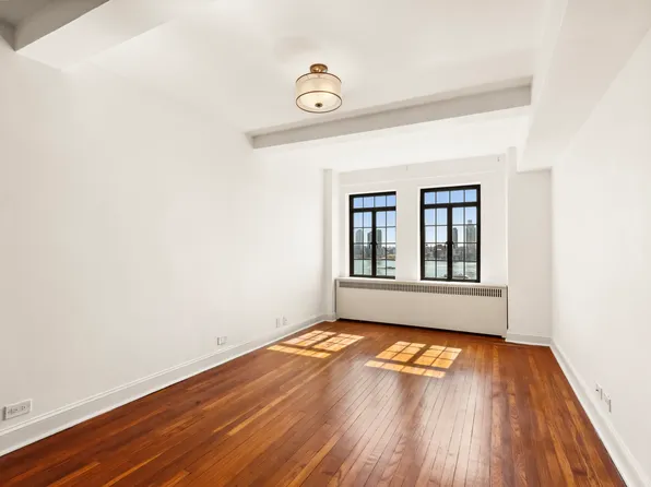 5 Tudor City Place image 2 of 22