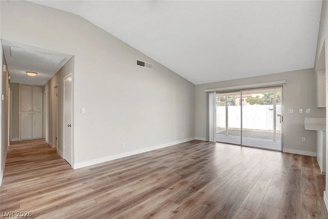 3 bed, 2.0 bath, 1536 sqft, $2,099 — Photo 3
