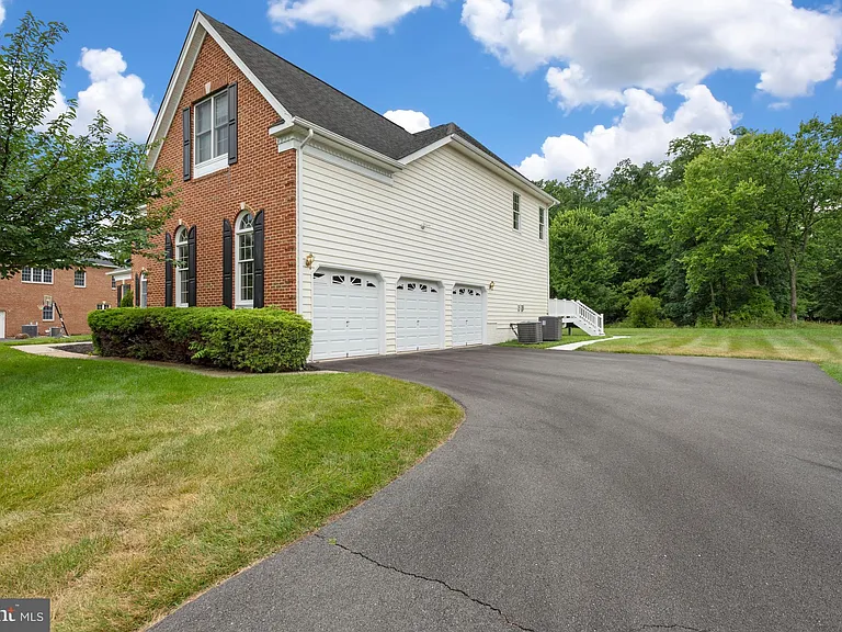 23353 Lennoxville Way — Photo 4