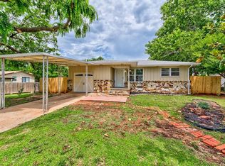 821 Holoway Dr, Midwest City, OK 73110