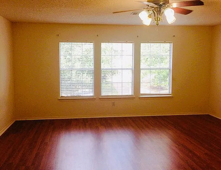 The main bedroom (the 2nd room) faces the south which is cool in the summer and warm in the winter. Also over sized~