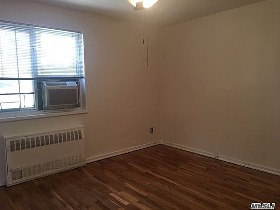 4th image of 22018 Stronghurst Ave