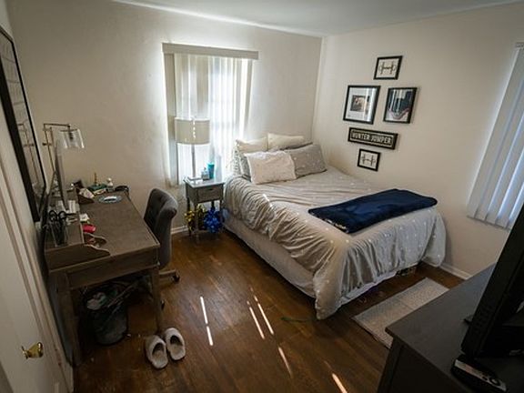 2nd image of 605 Kelton Ave #9eb65f743