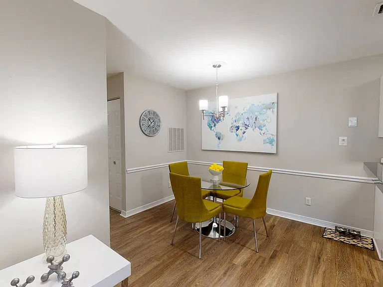 Montclair Apartments — Photo 4