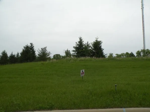 211 Glacial Ter, Ripon, WI 54971