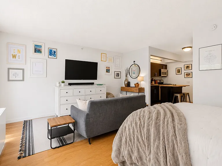 555 W 23rd St #S4K — Photo 5