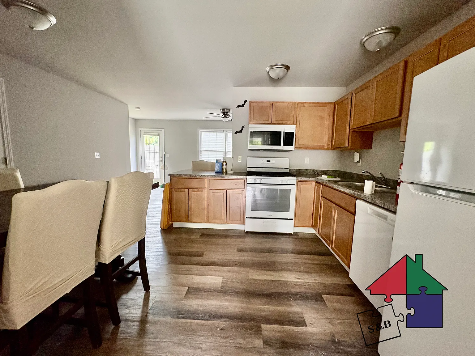 3 bed, 2.5 bath, $2,375 — Photo 3