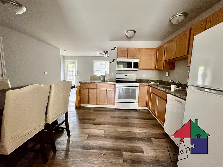 63 Southerberry Dr #102 — Photo 2