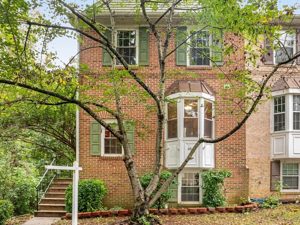 6764 Cardinal Woods Ct, Lorton, VA 22079