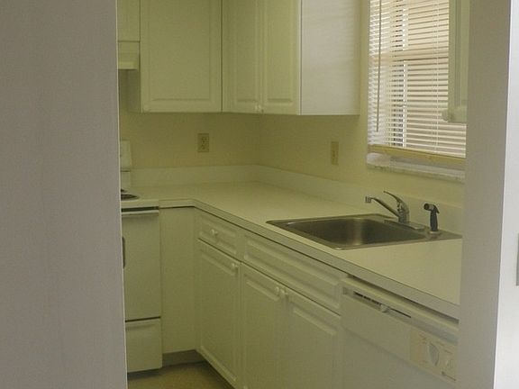2nd image of 220 Henthorne Dr #B07