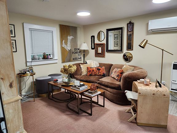 See how much style some people have? Not the Landlord, but the most recent tenant!