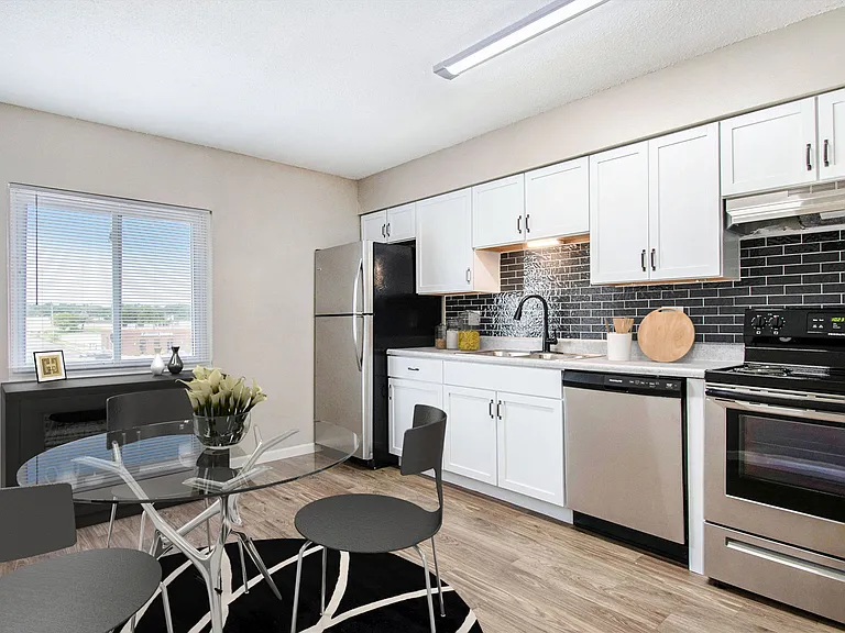 Harrisburg Square Apartments — Photo 3