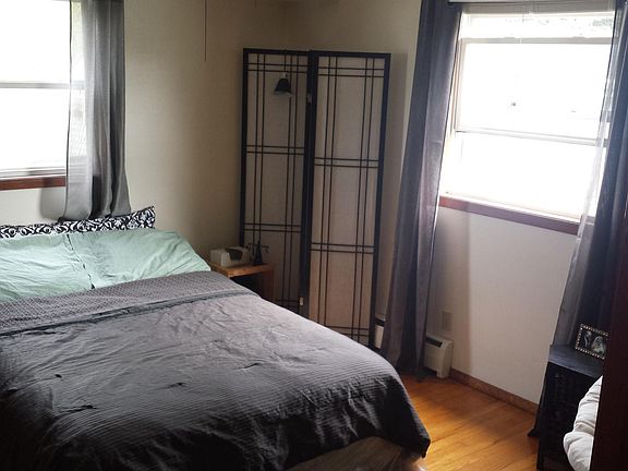 4th image of 1083 Holly Ct
