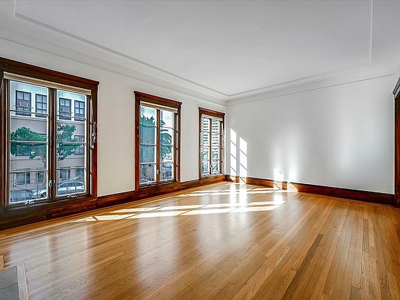 3rd image of 2946 Polk St