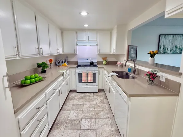 512 W Imperial Ave #5, El Segundo, CA 90245