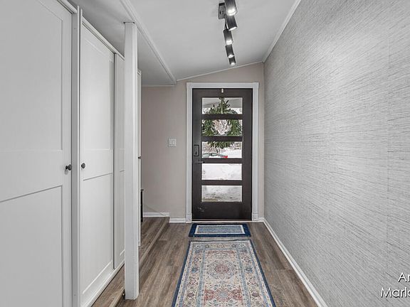3rd image of 2885 Lake Dr SE