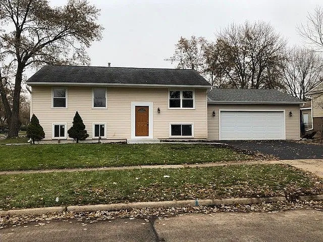 1020 Meadow Ln photo 1