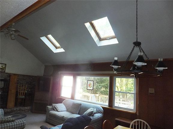 4th image of 151 Oak Dr