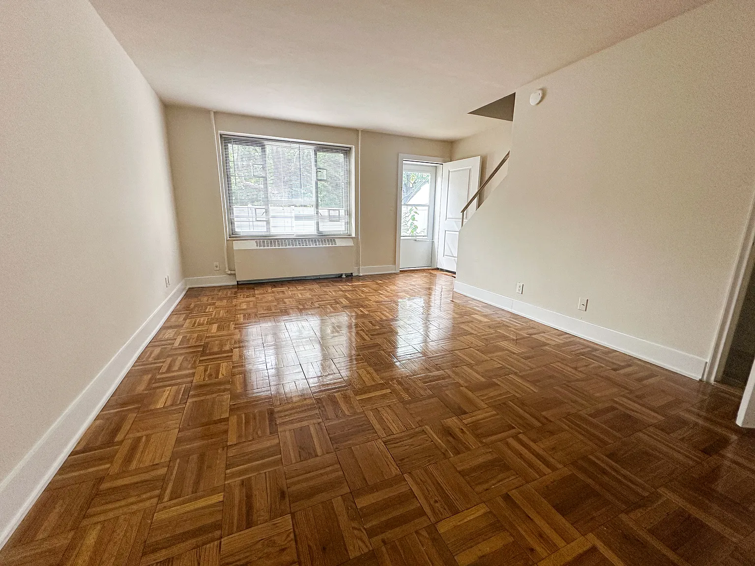 3 bed, 1.5 bath, 1200 sqft, $3,500 — Photo 1
