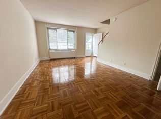 197-10 65th Cres, Fresh Meadows, NY 11365
