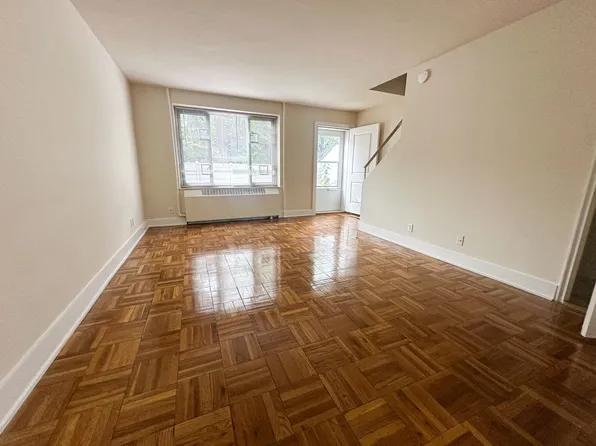 197-10 65th Cres, Fresh Meadows, NY 11365