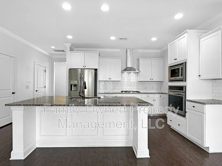 128 Whaler Ave — Photo 12