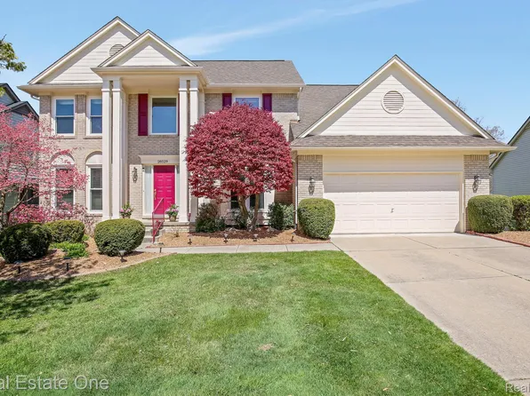 28529 Golf Pointe Blvd, Farmington Hills, MI 48331